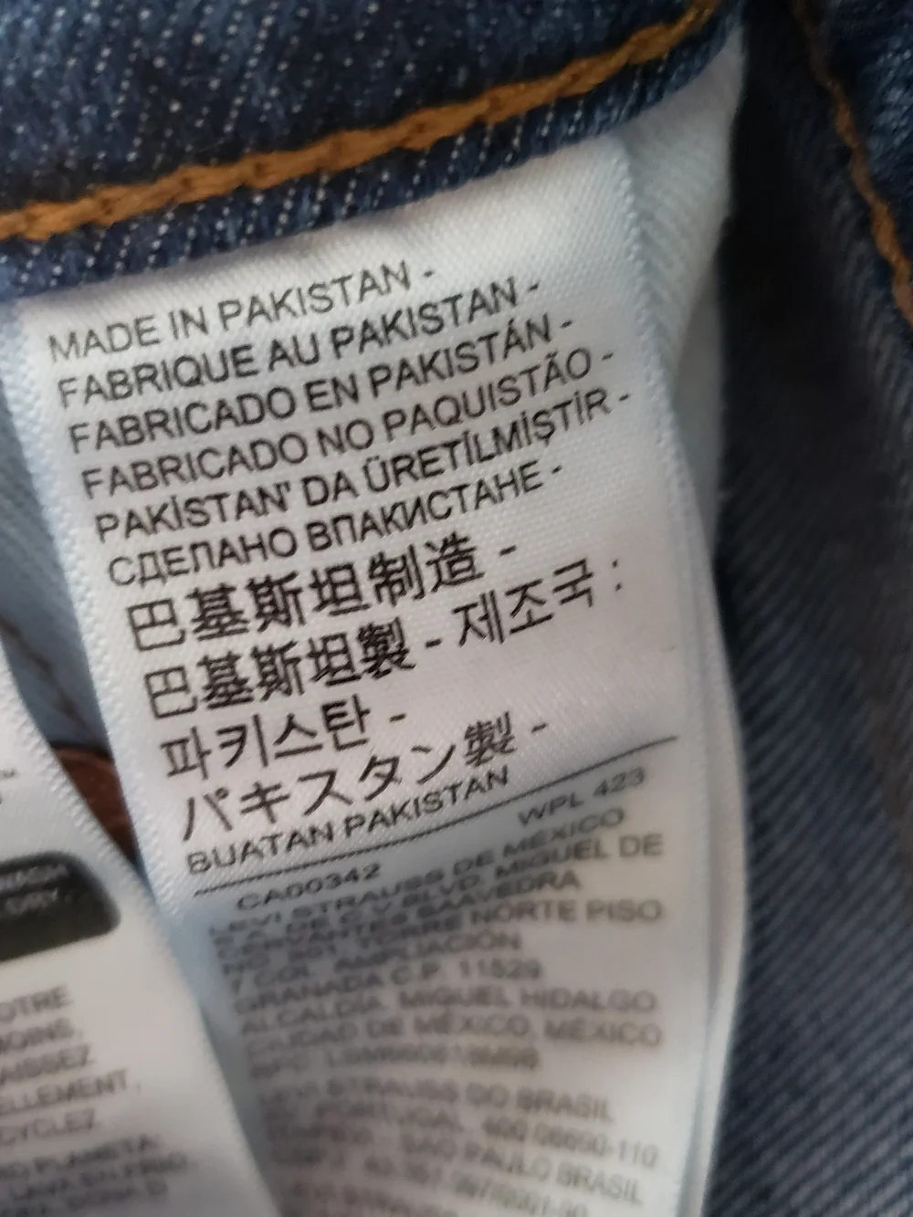 Levis 70% cotton